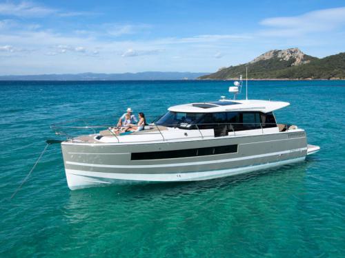 Motorboot Jeanneau NC 14 Yachtcharter in Salerno