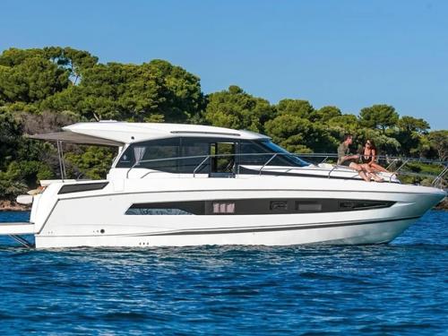 Yacht Jeanneau NC 37 for charter in Makarska