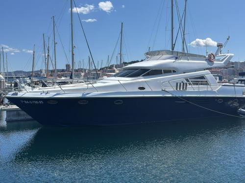 Motoryacht Johnson 56 Yachtcharter in Vigo Motoryacht Johnson 56 Yachtcharter in Vigo