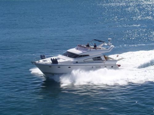 Motorboot Johnson 56 Yachtcharter in Primosten