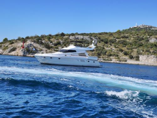 Motorboat Johnson 56 available for charter in Primosten