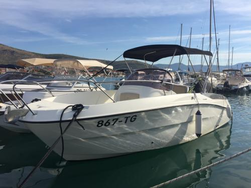 Motorboot Karnic 2251 chartern in Trogir