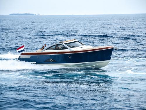 Motorboat Keizer 42 available for charter in Primosten