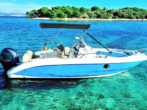 Yacht Key Largo 20 chartern in Trogir