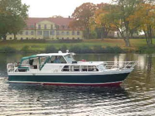Motor yacht Kruiser 900 for rent in Wesenberg Motor yacht Kruiser 900 for rent in Wesenberg