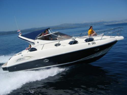 Motorboot Laver 32.5 Yachtcharter in Marina Dalmacija