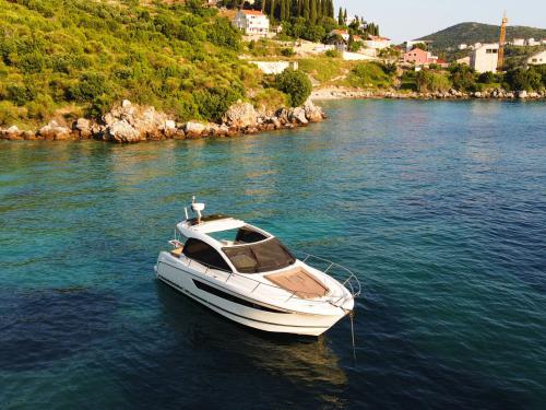 Motoryacht Leader 10 Yachtcharter in Dubrovnik