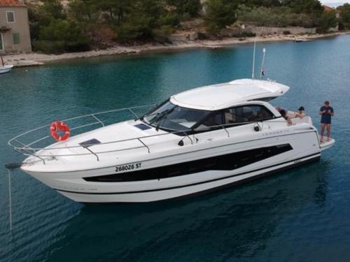 Motoryacht Leader 40 Yachtcharter in Stobrec