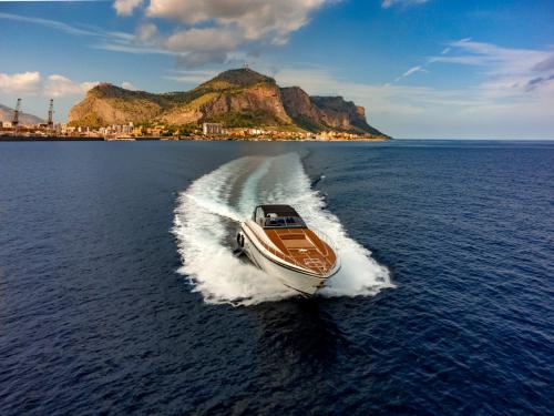 Motor yacht Leopard 23 available for charter in Poseidon Marina
