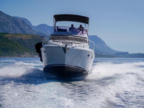 Motorboot Levante 43 Yachtcharter in Krvavica