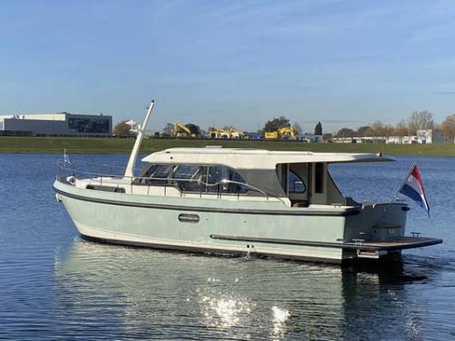 Yacht Grand Sturdy 35.0 Sedan for rent in Le Landeron
