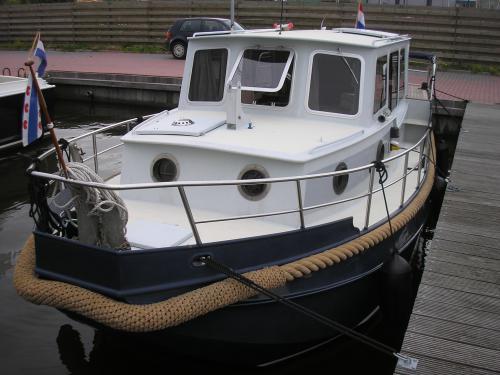 Yacht Linssen 800 for hire in Woudsend