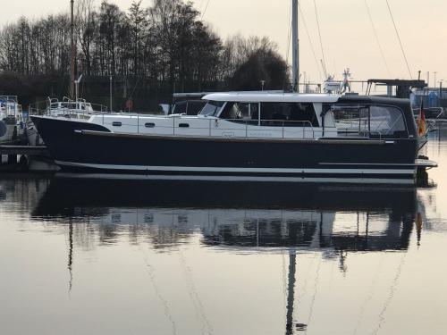 Motor yacht Luna 44 for hire in Citymarina Stralsund