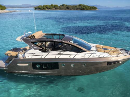 Yacht M 44 HT Yachtcharter in Split