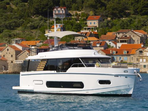 Motorboat Magellano 60 available for charter in Sibenik