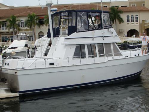Motorboat Mainship 43 Trawler for rent in Cape Coral