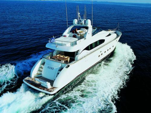 Motoryacht Maiora 86 Yachtcharter in Flisvos Marina