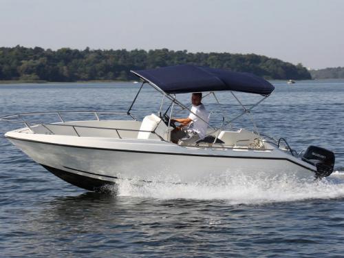 Motorboat Malow 19 available for charter in Waren