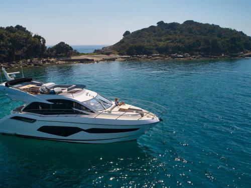 Motorboat Manhattan 55 for charter in Split