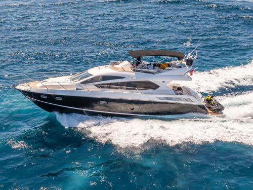 Motorboat Manhattan 63 available for charter in Palma