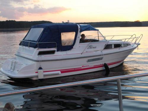Motorboat Marex 280 available for charter in Boathouse Himmelpfort