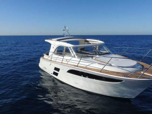 Motor yacht Marex 310 for rent in Zea Marina Motor yacht Marex 310 for rent in Zea Marina