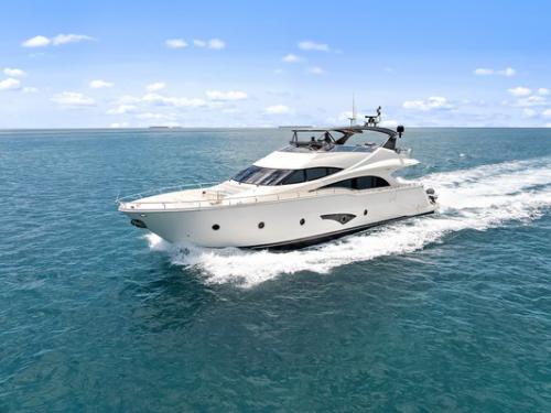 Motoryacht Marquis 720 Yachtcharter in Stock Island Marina