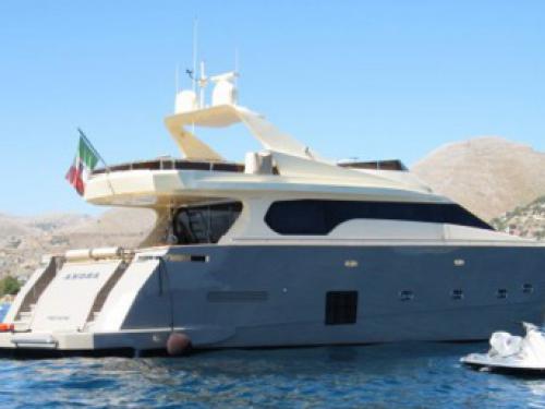 Yacht with 4 cabins for rent in Palermo