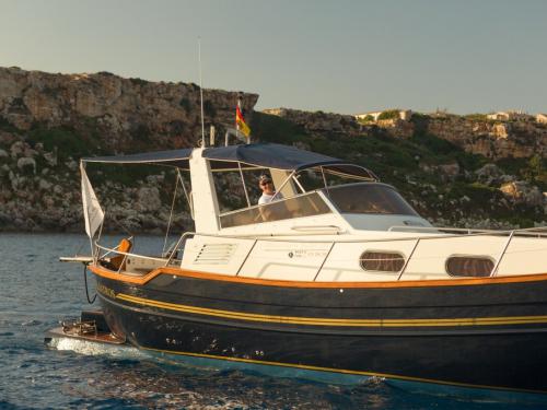 Motorboat Menorquin 120 for hire in Mahon