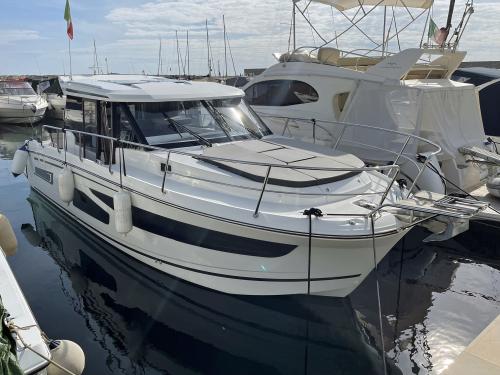 Motorboat Merry Fisher 1095 available for charter in San Vincenzo