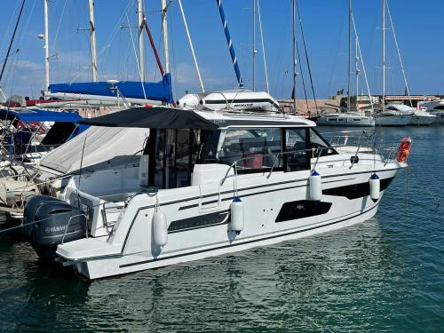 Motor yacht Merry Fisher 1095 available for charter in Nettuno