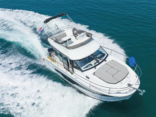 Motor yacht Merry Fisher 1095 for charter in Biograd na Moru