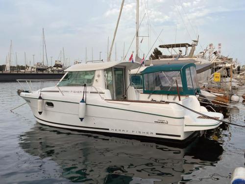 Motor yacht Merry Fisher 695 for rent in Pula