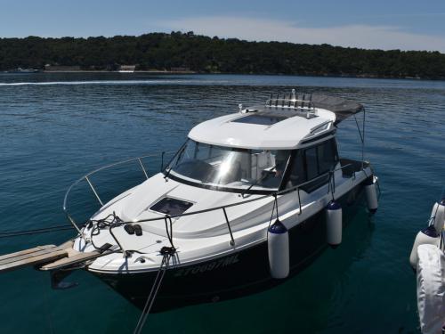 Motorboat Merry Fisher 795 for rent in YC Marina