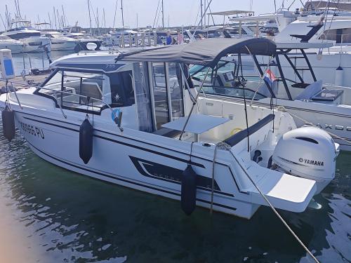 Motor yacht Merry Fisher 795 for rent in Marina Punat