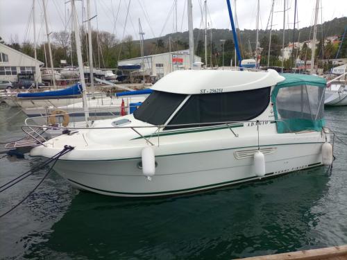 Motoryacht Merry Fisher 805 chartern in Marina Petrcane
