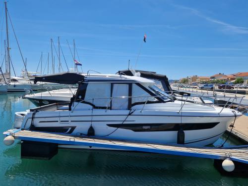 Motorboot Merry Fisher 895 chartern in Marina Borik