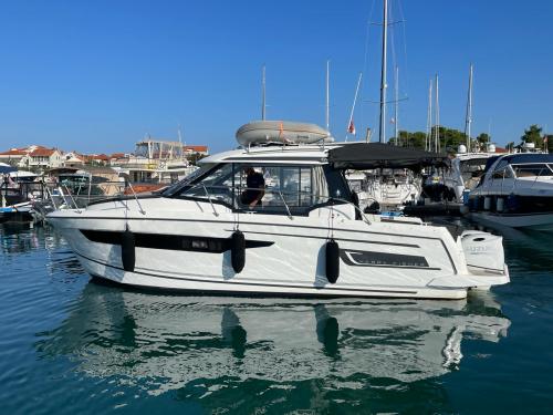 Yacht Merry Fisher 895 available for charter in Zadar