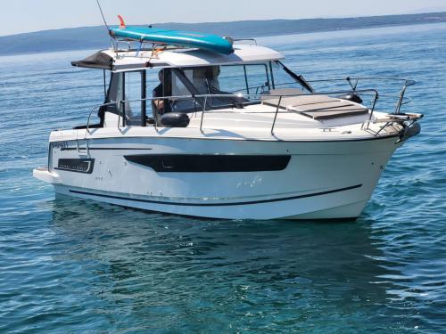 Motorboot Merry Fisher 895 chartern in Novi Vinodolski