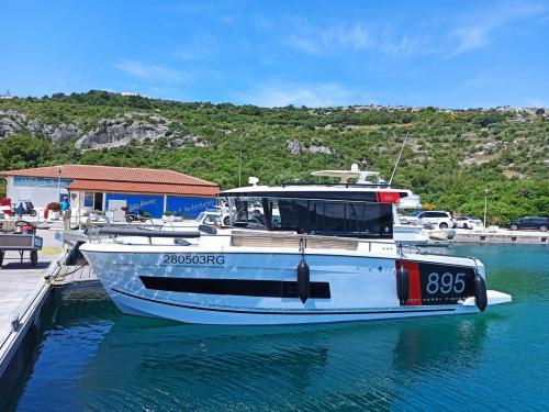 Motoryacht Merry Fisher 895 Yachtcharter in Marina Polesana Motoryacht Merry Fisher 895 Yachtcharter in Marina Polesana