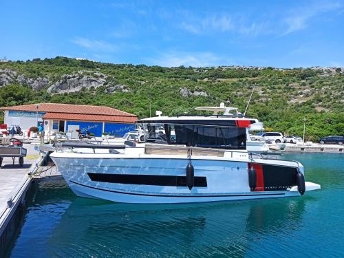 Motorboot Merry Fisher 895 Yachtcharter in Marina Polesana Motorboot Merry Fisher 895 Yachtcharter in Marina Polesana