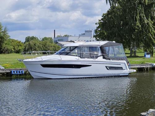 Motor yacht Merry Fisher 895 available for charter in YC Marina