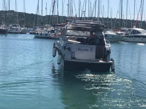 Motor yacht Mirakul 30 for hire in Pirovac