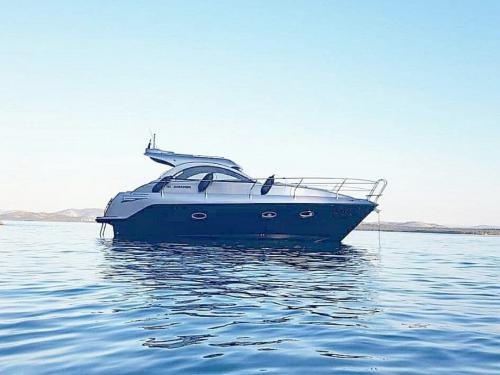 Yacht Mirakul 30 available for charter in Marina Dalmacija Yacht Mirakul 30 available for charter in Marina Dalmacija