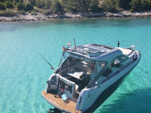 Yacht Mirakul 30 Yachtcharter in Marina Kornati