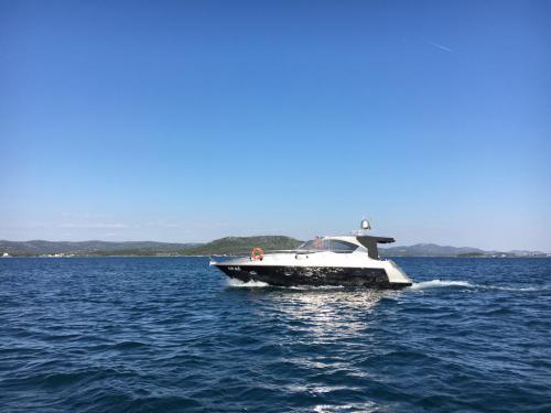 Yacht Mirakul 40 for charter in Marina Pirovac