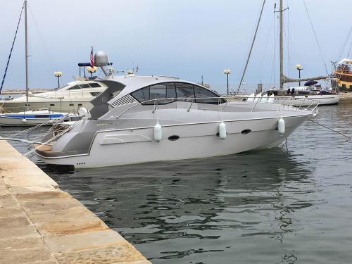 Motor yacht Mirakul 40 available for charter in Pirovac