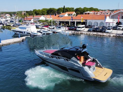Motorboat Mirakul 40 available for charter in Biograd na Moru