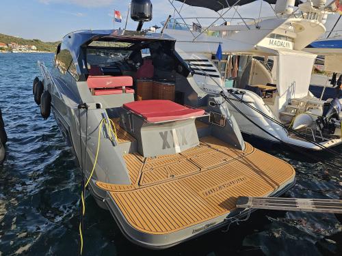 Motorboat Mirakul 40 for rent in Marina Kornati
