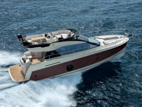 Motorboot Monte Carlo 5 chartern in Pula